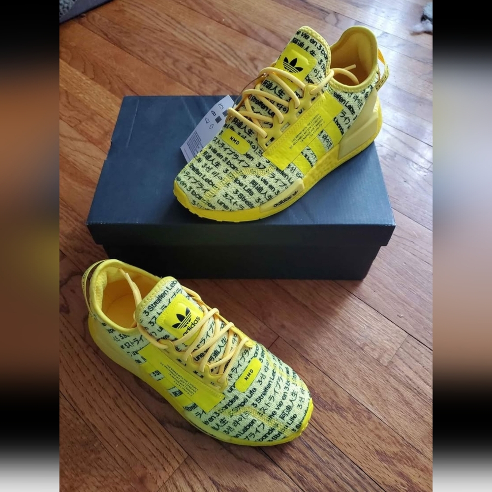 *NEW IN BOX* Adidas NMD_R1 V2 - Beam Yellow/Black - Big Kids Size 5.5